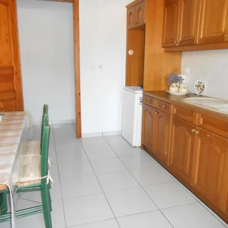 شقة Chrysolithos Kerami *