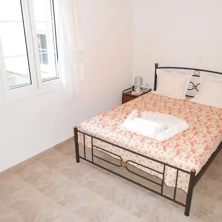 شقة Chrysolithos Kerami *