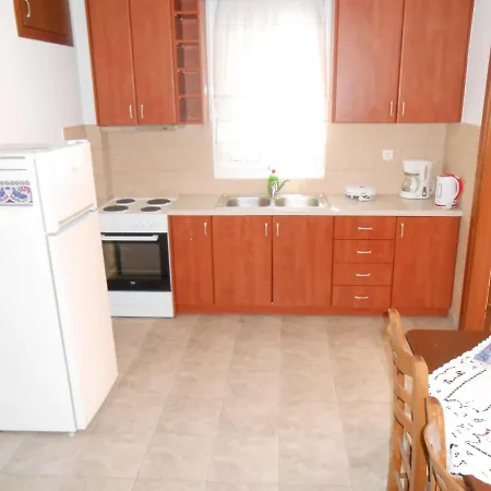 شقة Chrysolithos Kerami *