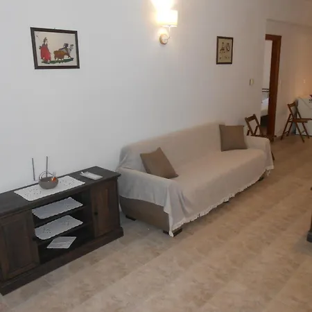 Chrysolithos Kerami *