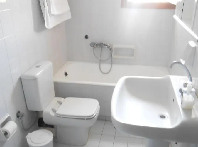 Chrysolithos Kerami *