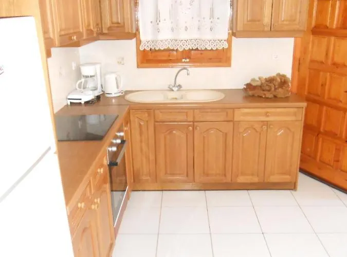 Chrysolithos Kerami *